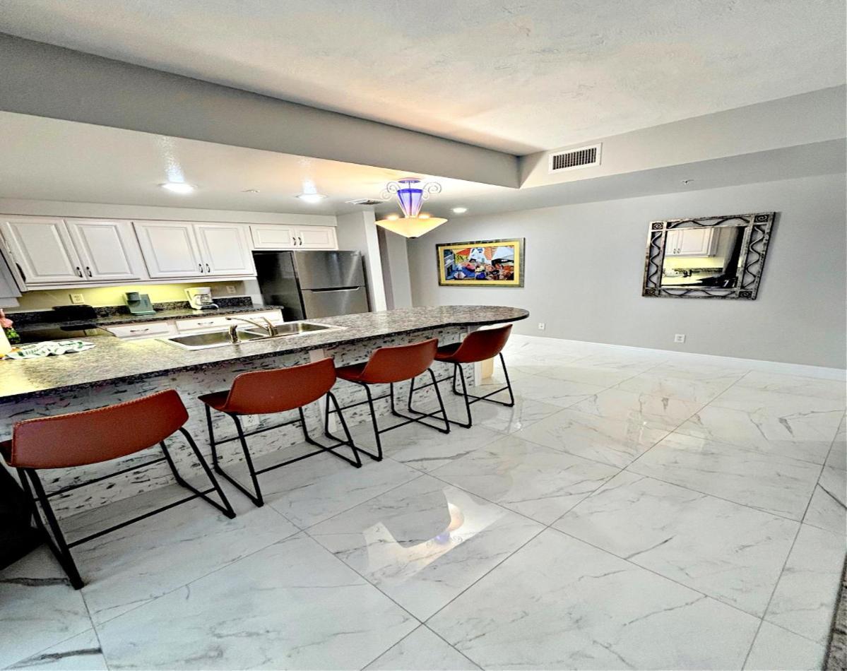 Apartment 14th Floor 2 Bedroom Direct Oceanfront Wyndham Ocean Walk Daytona 1401 Daytona Beach