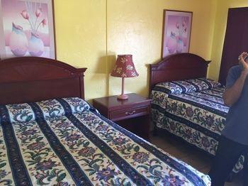 Twi Light Motel 2*