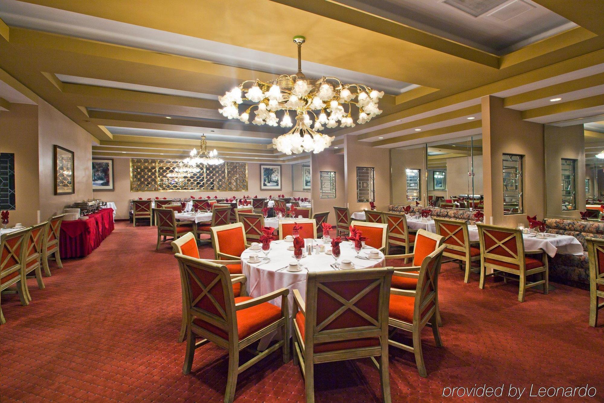Crowne Plaza Grand Pensacola