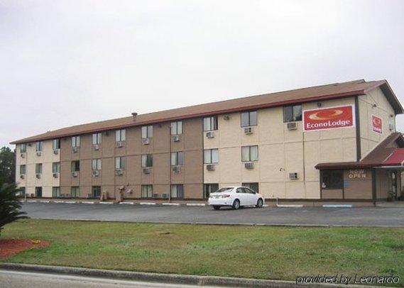 The At Motel