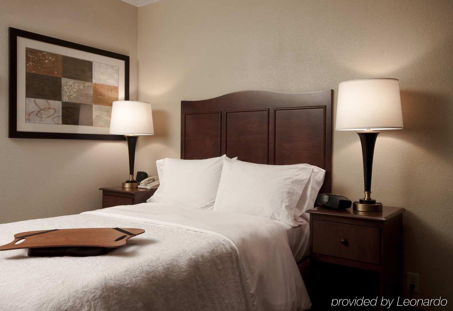 Hotel Hampton International Airport/westshore 3*