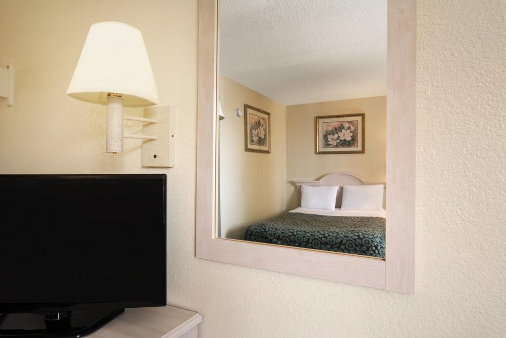 Days North Motel 2*