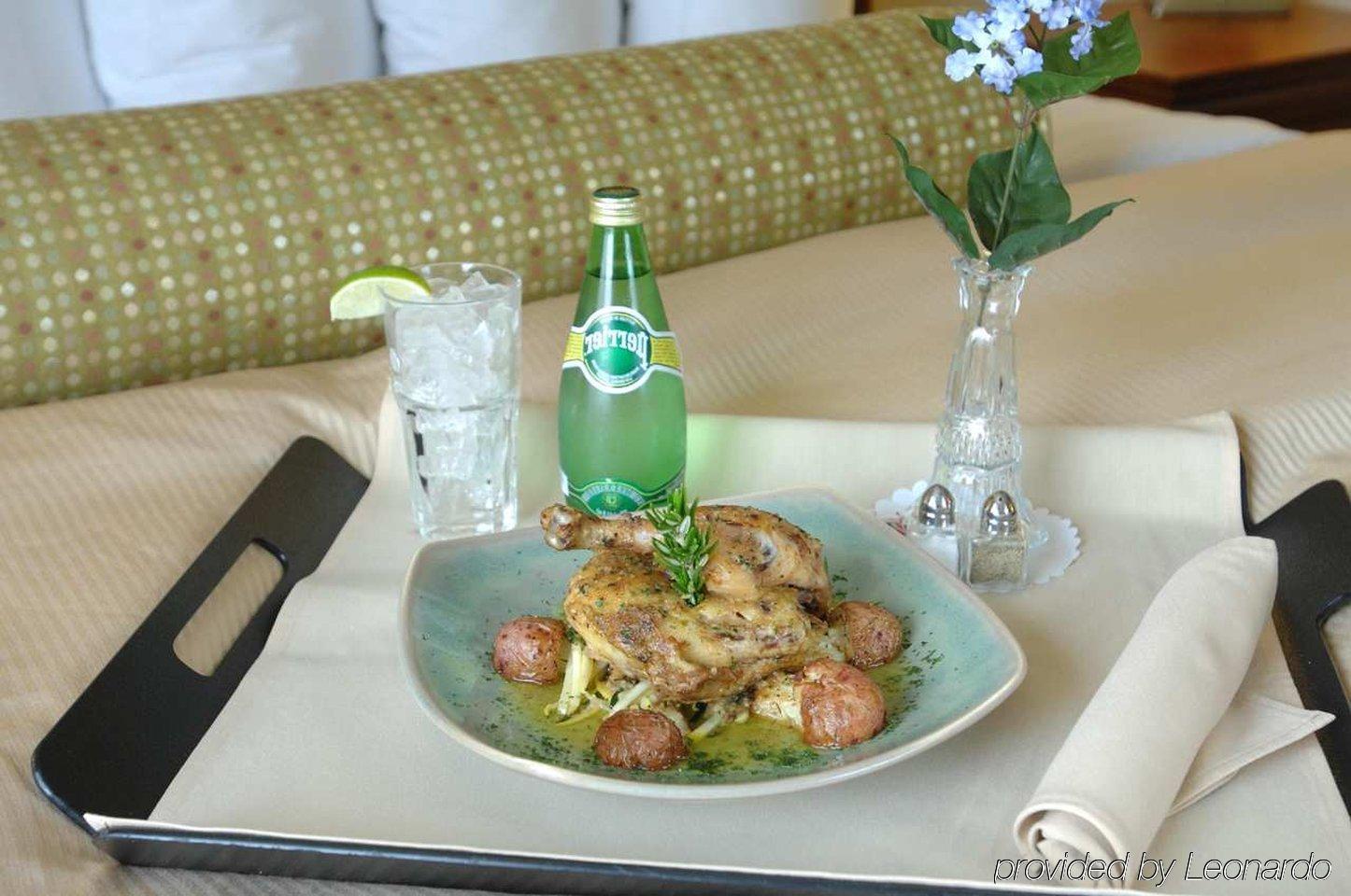Hotel Embassy By Hilton Airport