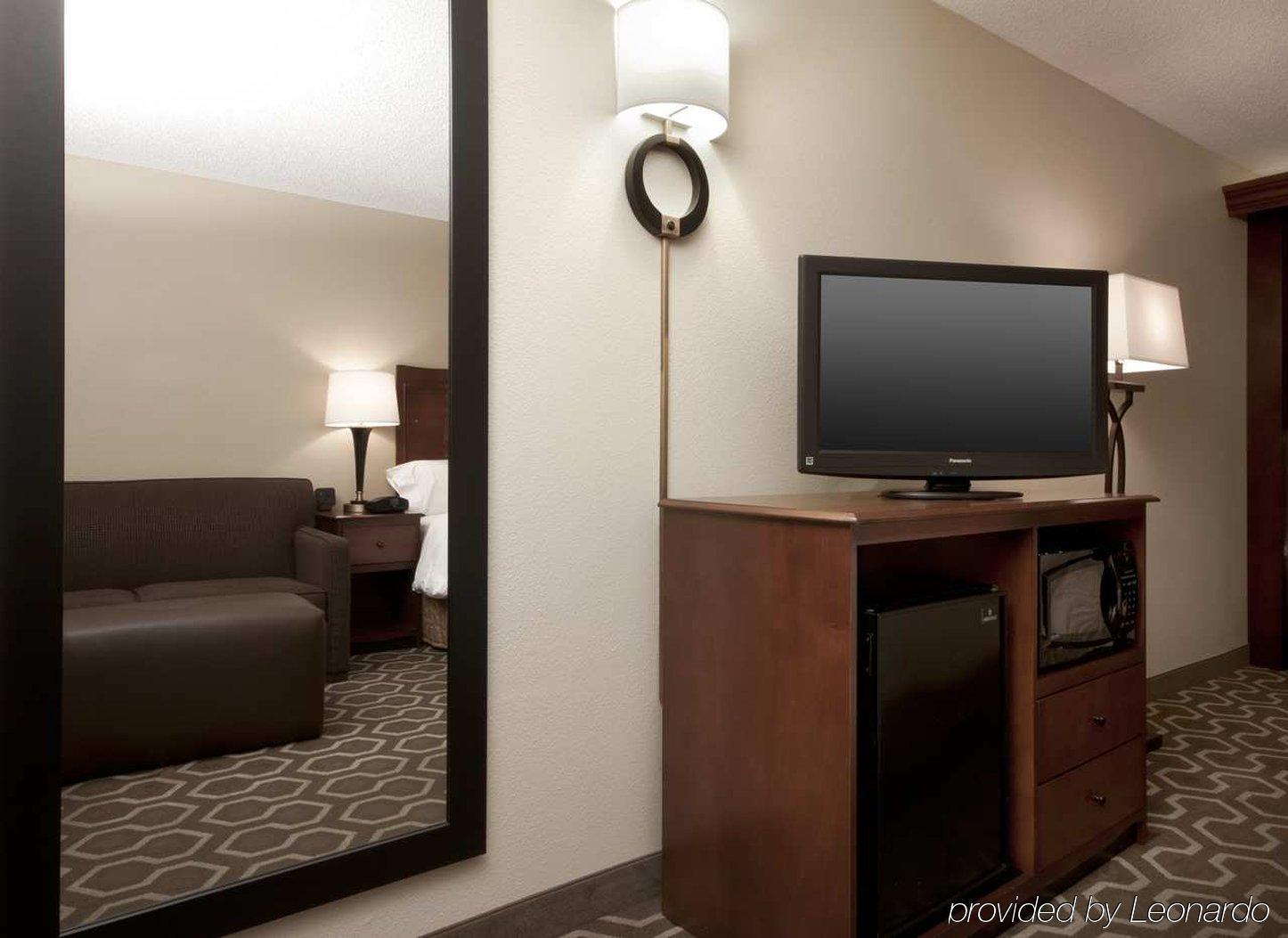 Hampton International Airport/westshore Hotel