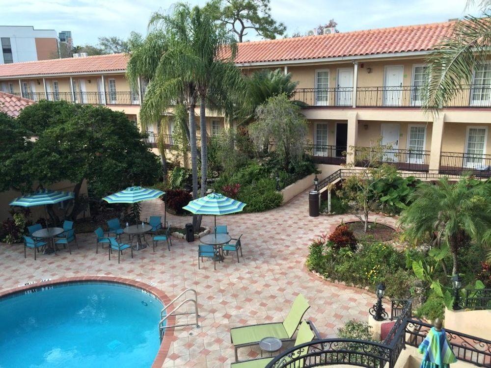 Red Roof & 3* Tampa