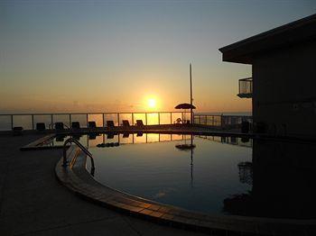 Super 8 Oceanfront Hotel 2*