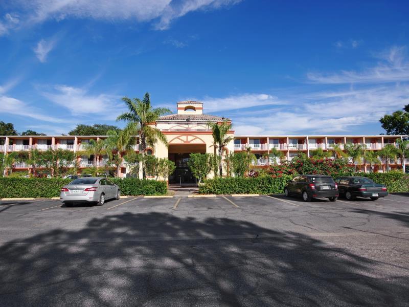 Howard Johnson By Wyndham Tropical Palms Hotel