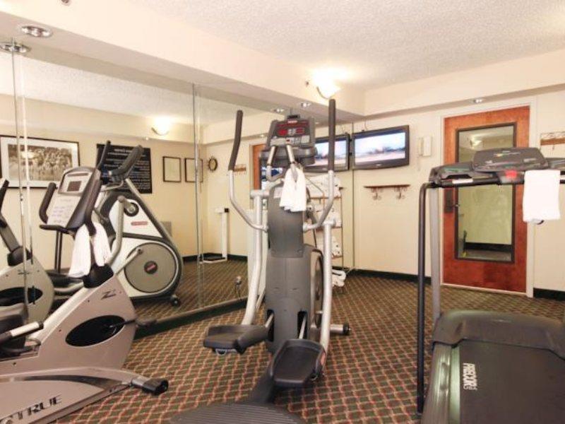 Hotel Hampton International Airport/westshore 3*
