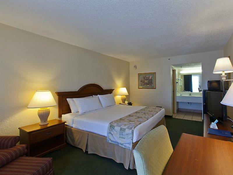 Hotel Baymont By Wyndham Sarasota