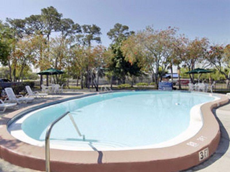 Hotel Days By Wyndham - Near The Gulf *