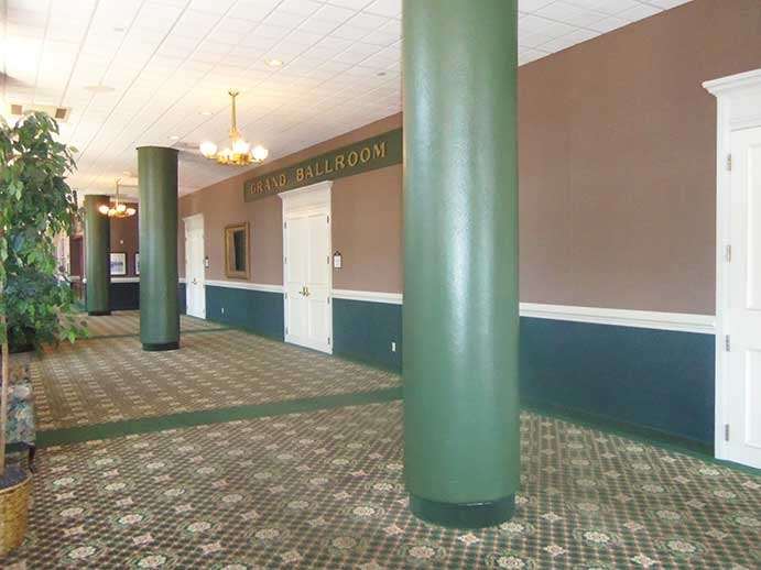 Crowne Plaza Grand Hotel 4*