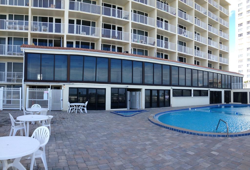 Hotel Pirates Cove Studios!