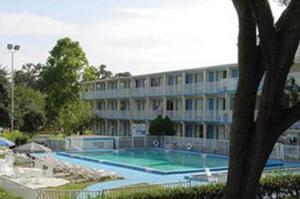 Howard Johnson By Wyndham Tropical Palms