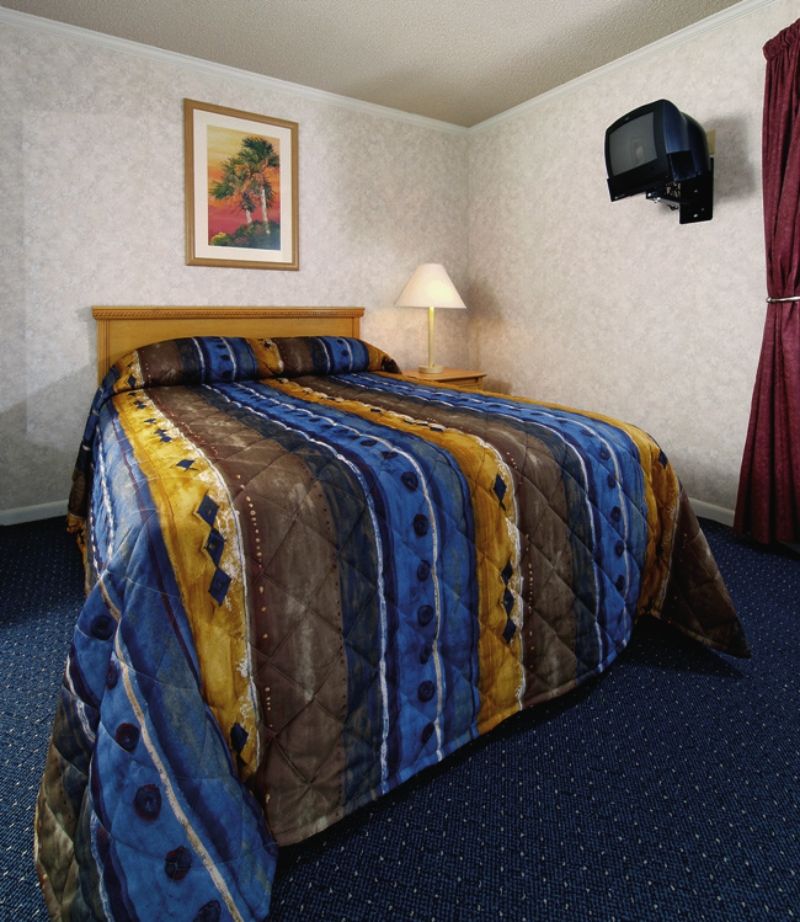 Sailport Waterfront Resort 3*