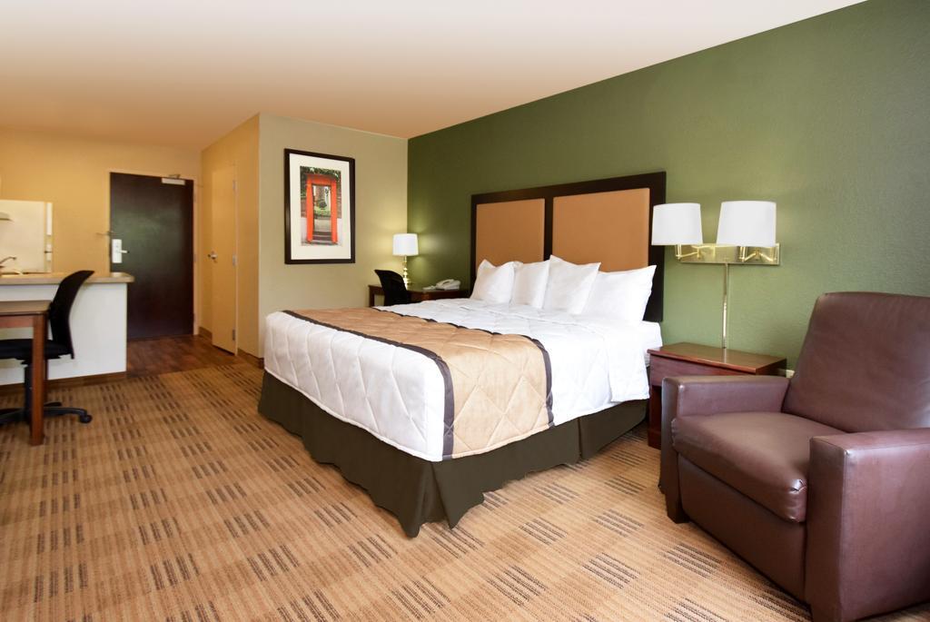 Extended America - St Petersburg - Clearwater - Executive Dr