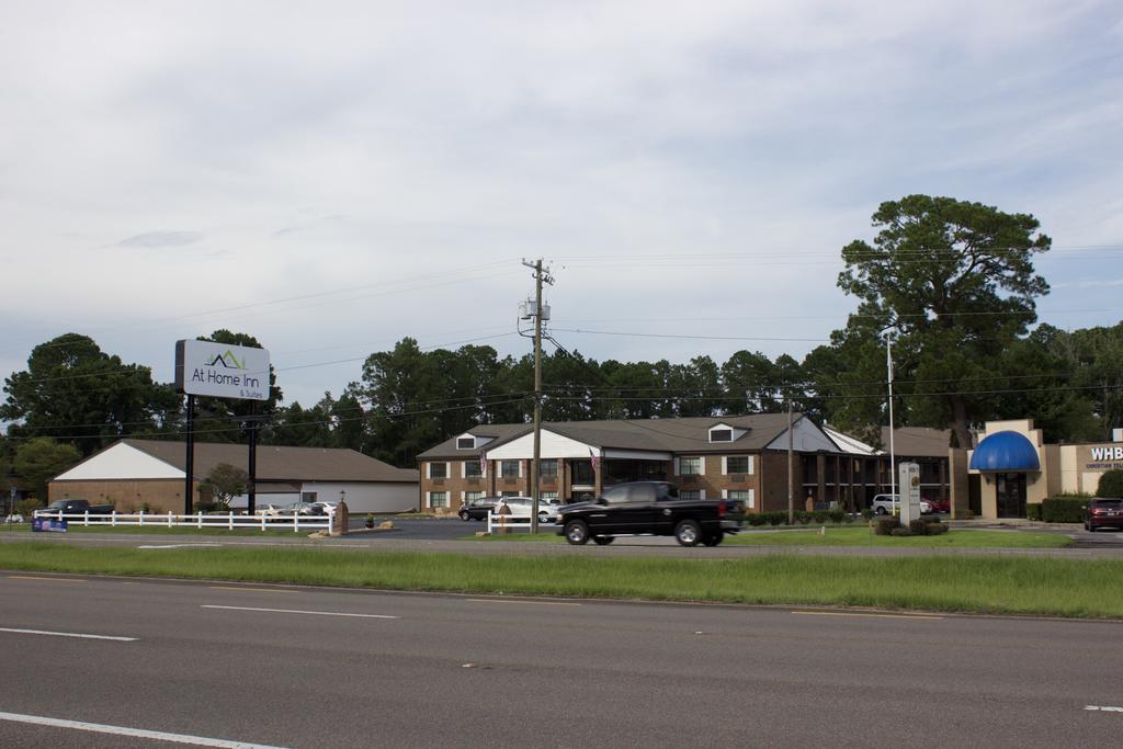 At Home Inn - Pensacola