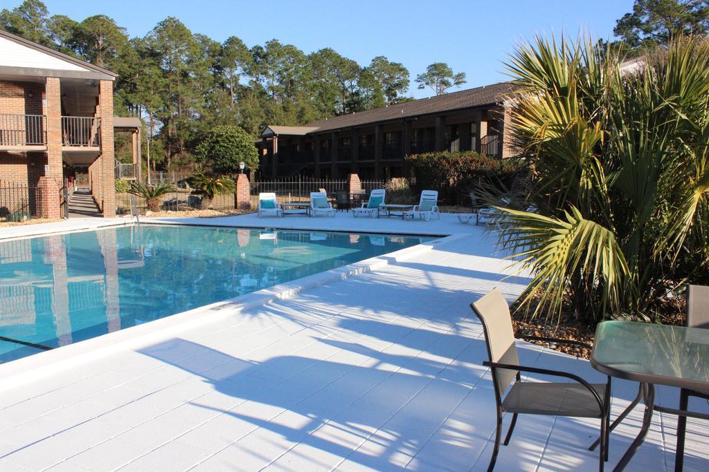 At Home Inn - Pensacola 2*