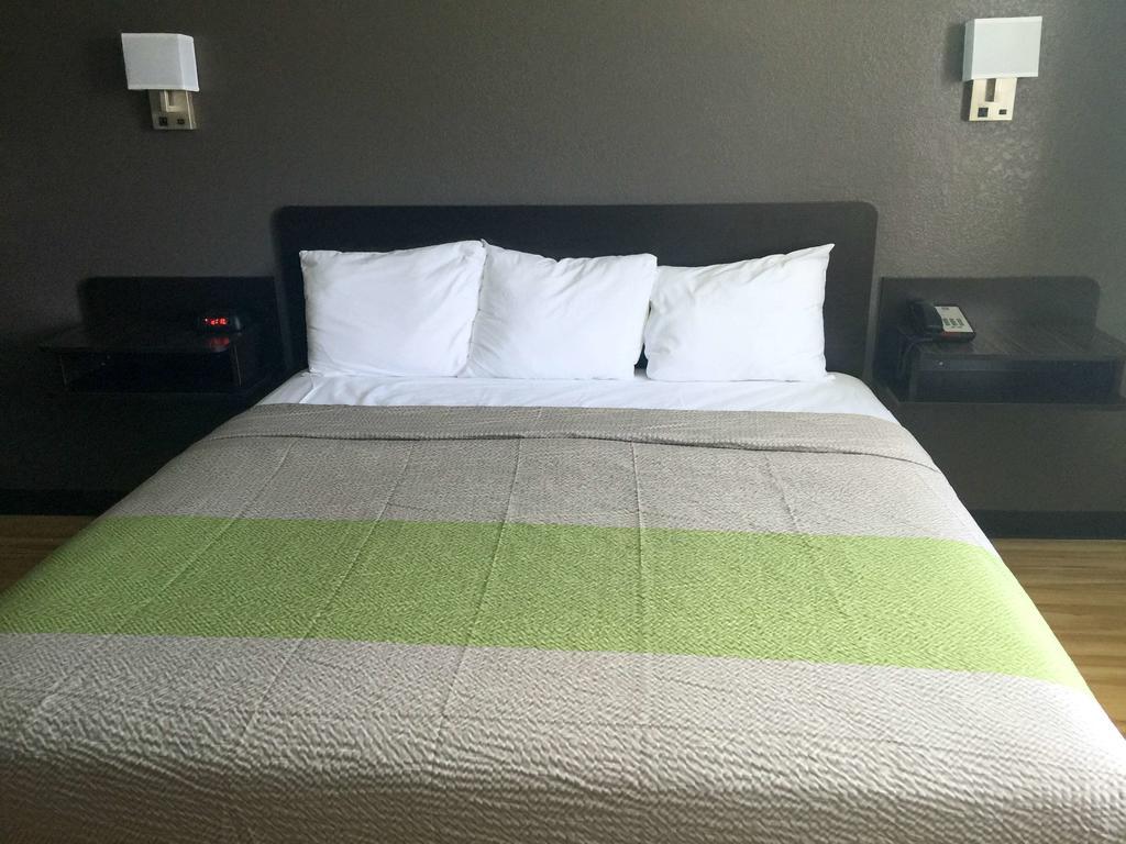6 Pensacola, Fl 2*
