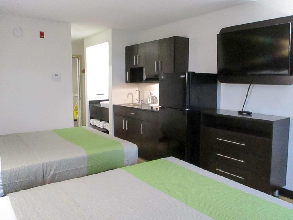 Hotel 6 Pensacola, Fl 2*