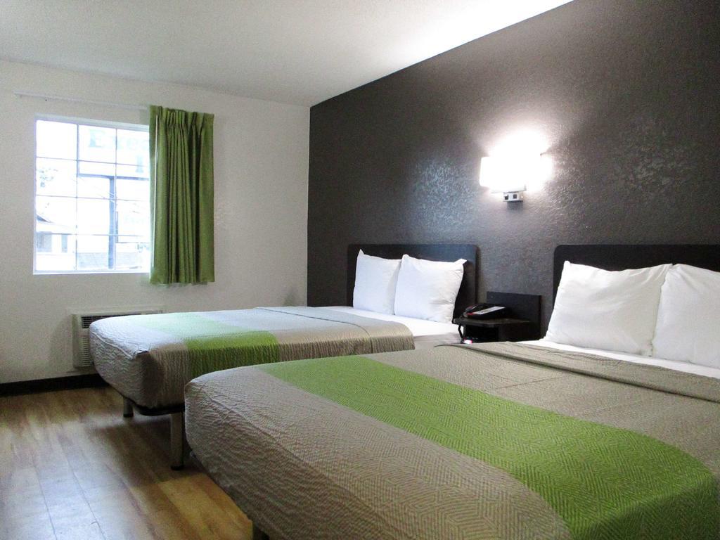 6 Pensacola, Fl 2* Pensacola