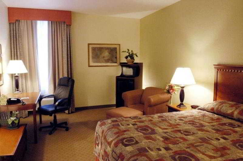 Hotel La Quinta By Wyndham Northeast *newly Renovated St. Petersburg