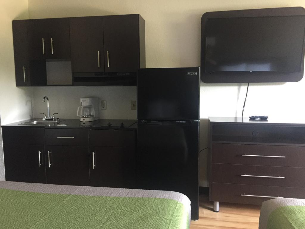 6 Pensacola, Fl Hotel 2*