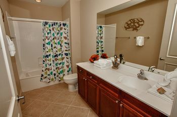 Harbor Landing By Isle 4*
