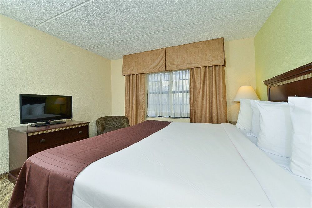 Hotel Clarion Pointe Tampa-brandon Near Fairgrounds And Casino 2*