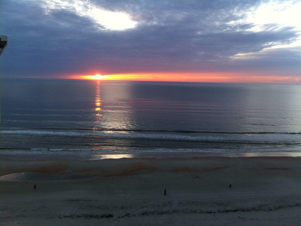 Apartment Penthouse Floor 1 Bedroom Direct Oceanfront Wyndham Ocean Walk - Daytona Funland 1908 *