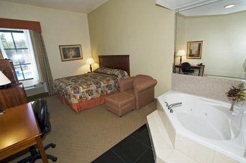 La Quinta By Wyndham Northeast *newly Renovated Hotel St. Petersburg