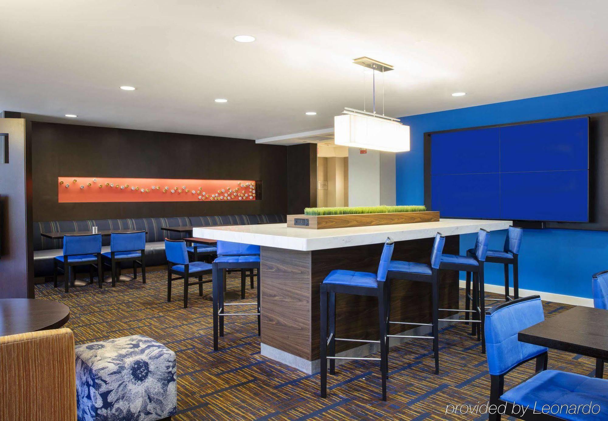 Courtyard By Marriott Downtown