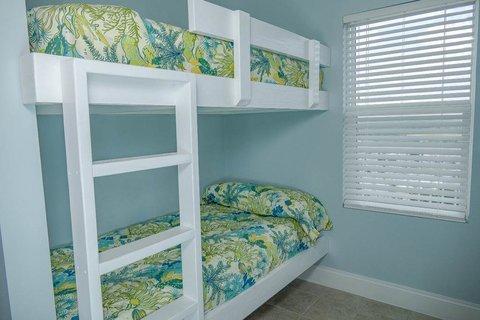 Laketown Wharf Apartment *