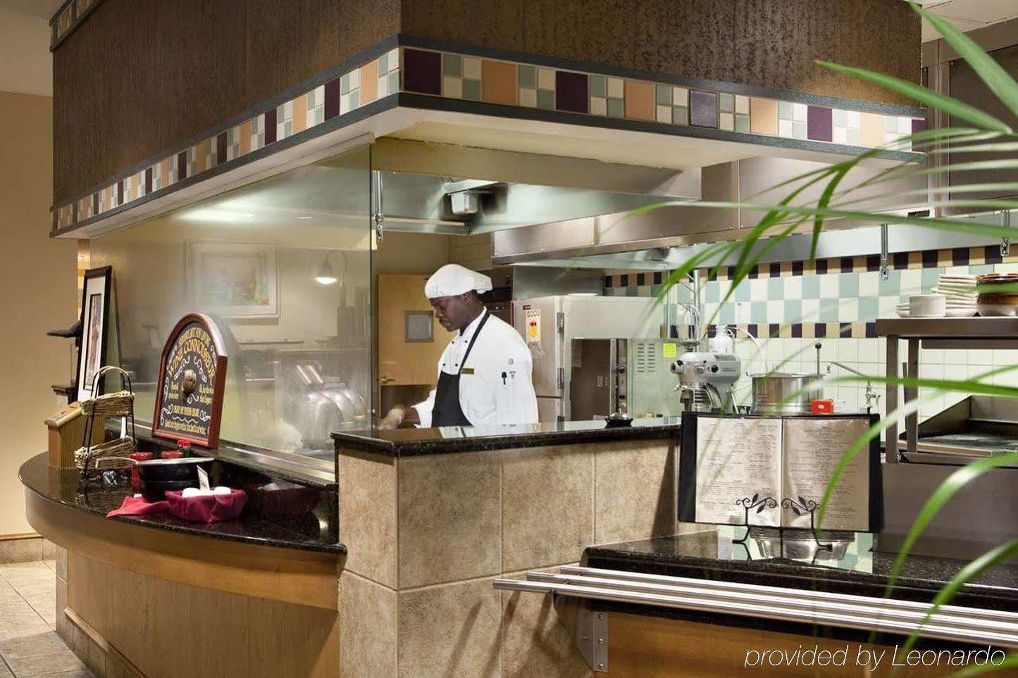 Hotel Embassy By Hilton Airport