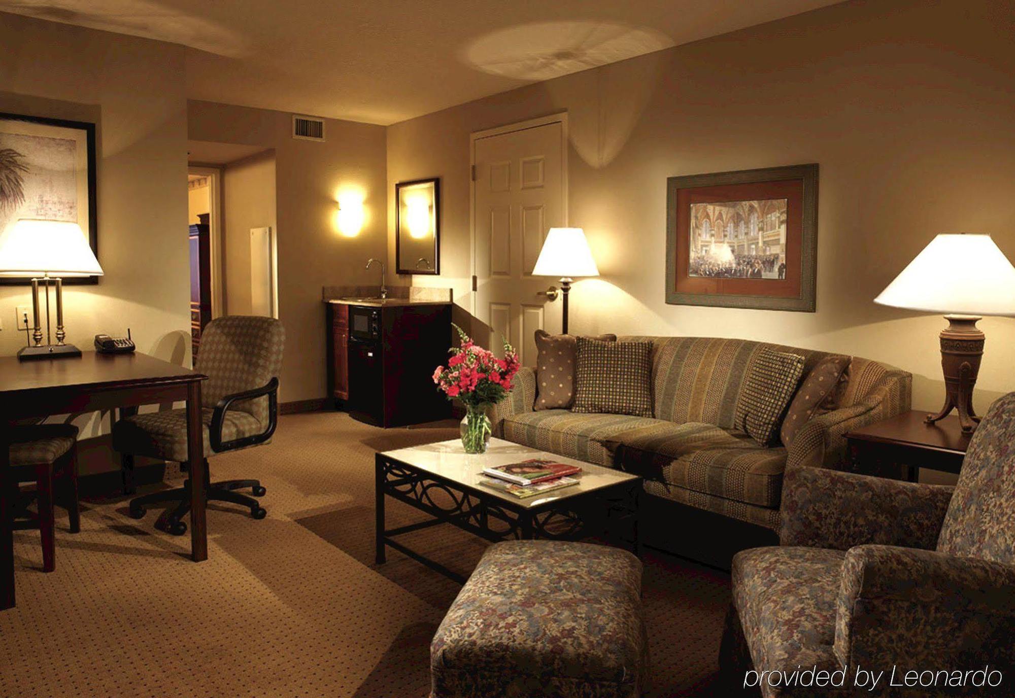 Hotel Embassy By Hilton Downtown 3*