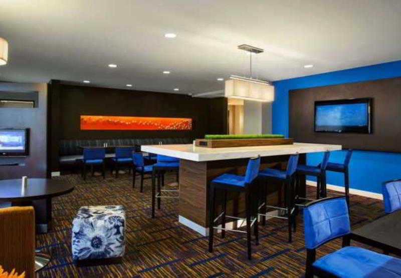 Courtyard By Marriott Downtown