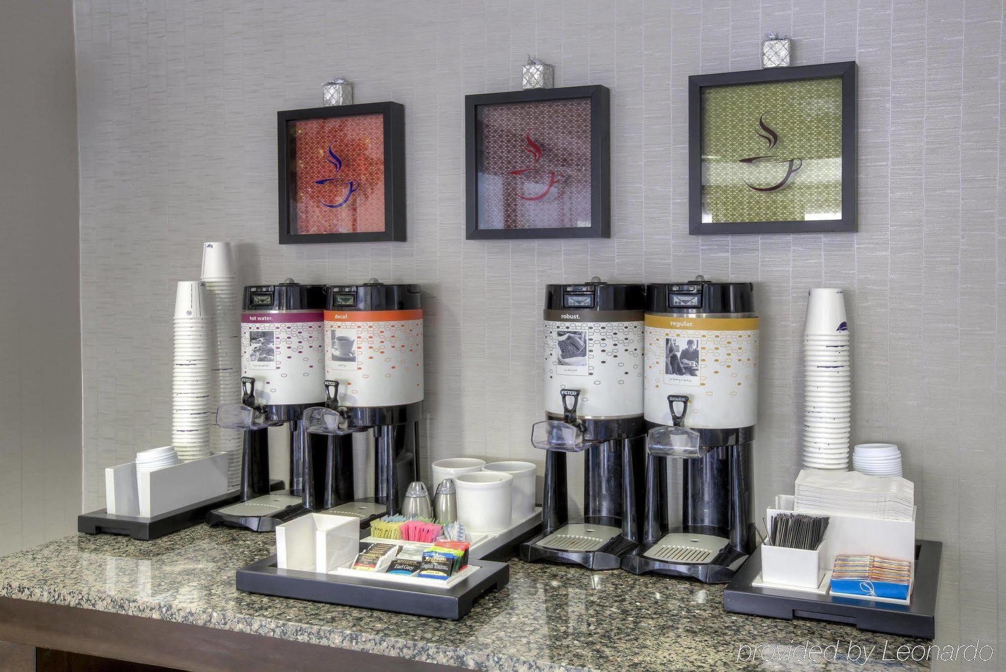 Hampton International Airport/westshore Hotel