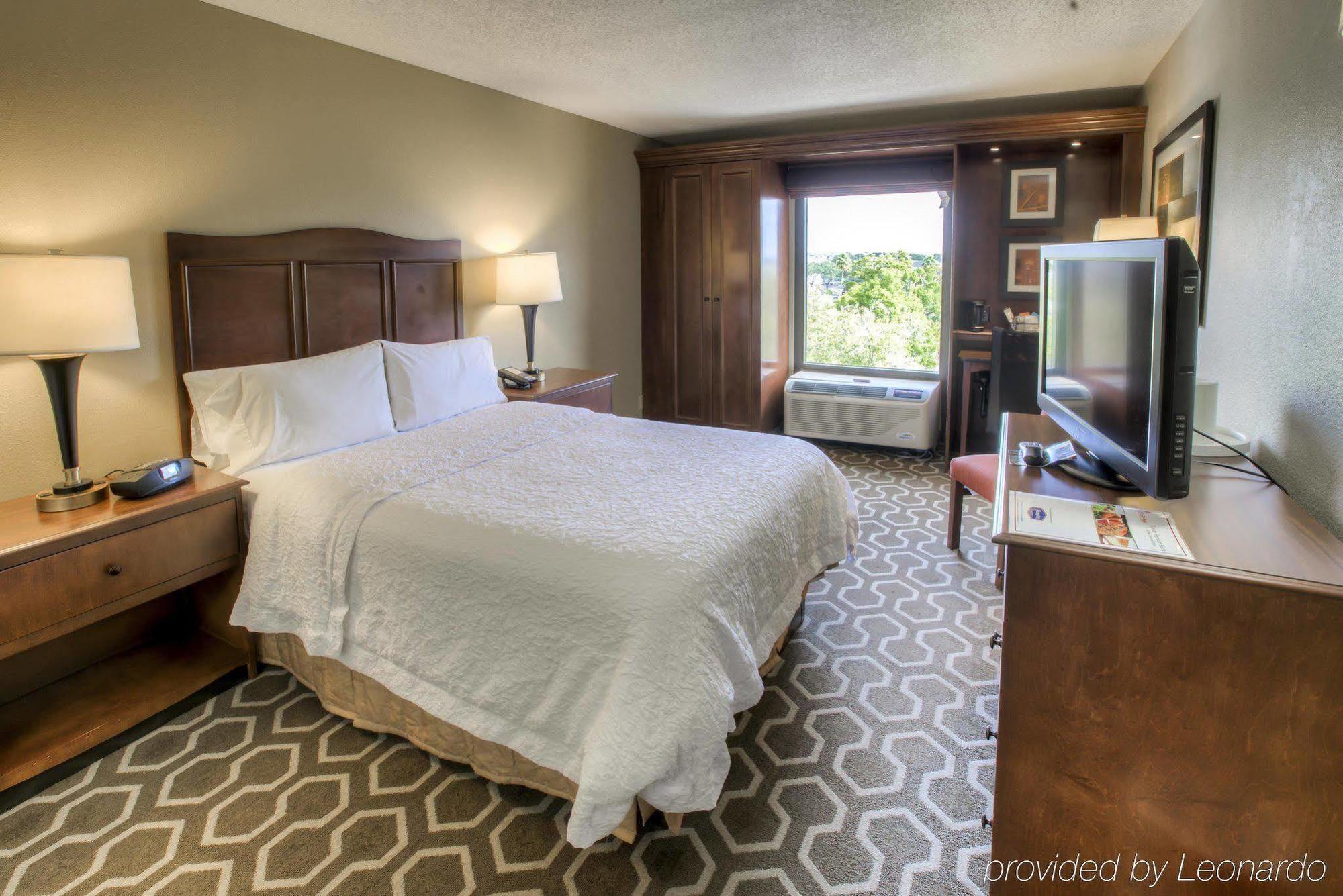 Hampton International Airport/westshore Hotel 3*