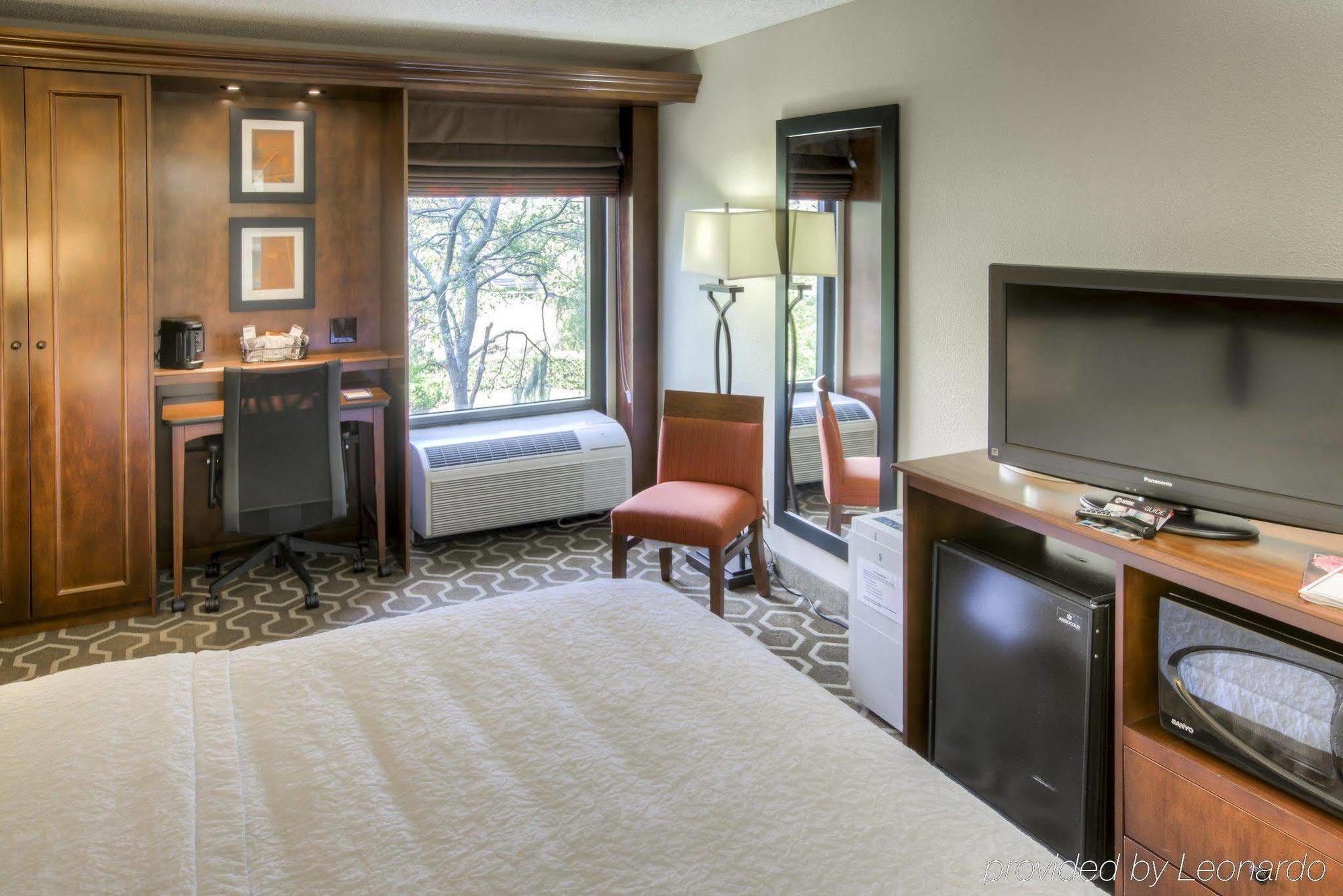 Hampton International Airport/westshore Hotel