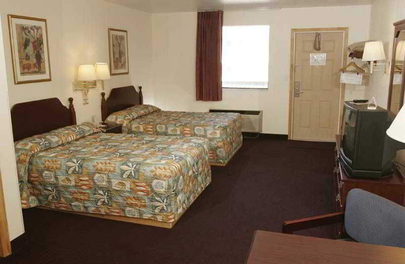 Super 8 Oceanfront Hotel Daytona Beach