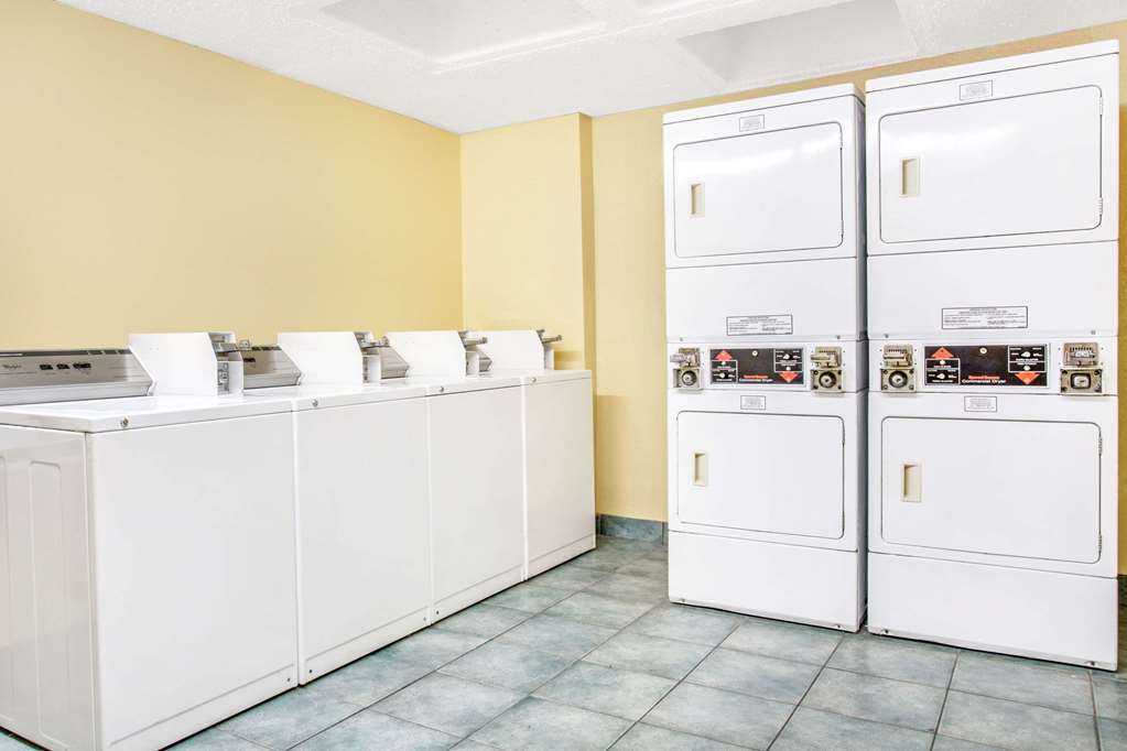 Ramada Downtown Hotel 2*