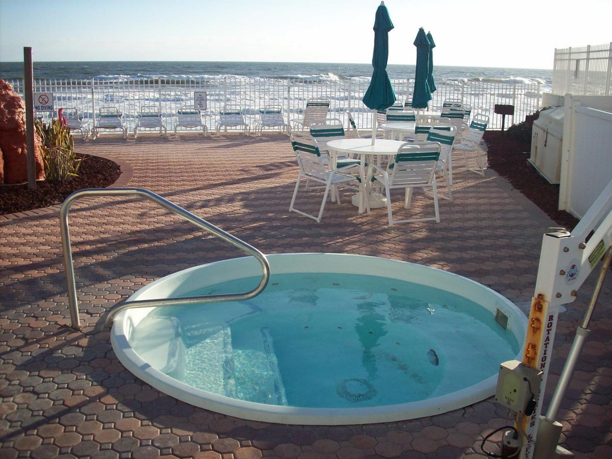 Getaway That's Fit For A Queen * Daytona Beach