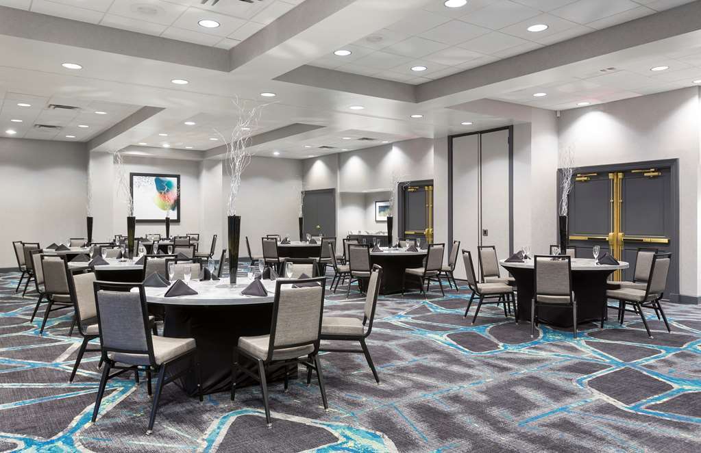 Hotel Embassy By Hilton Airport 3*