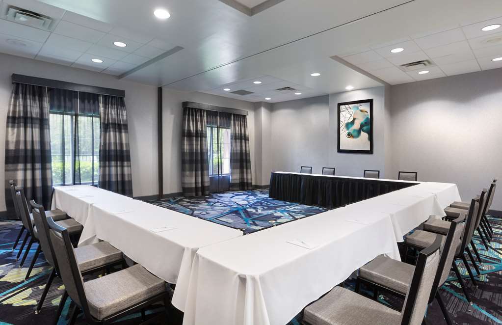 Embassy By Hilton Airport 3*