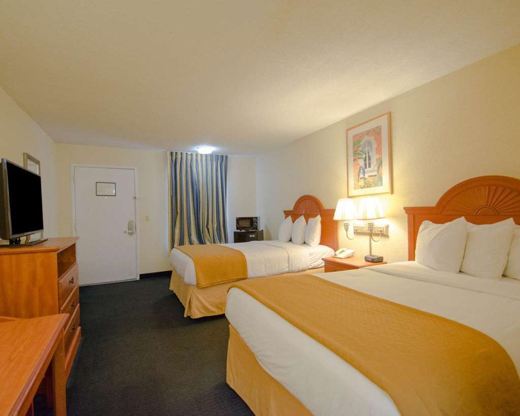 Inn Quality North Near Lido Key 2*