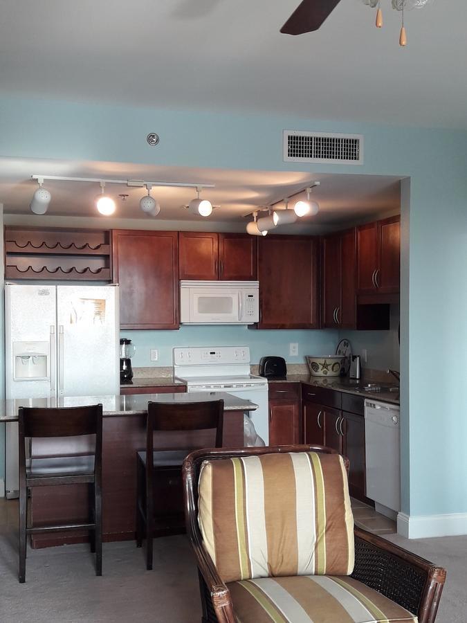 Laketown Wharf Apartment *