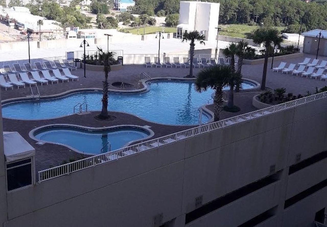Laketown Wharf Apartment *