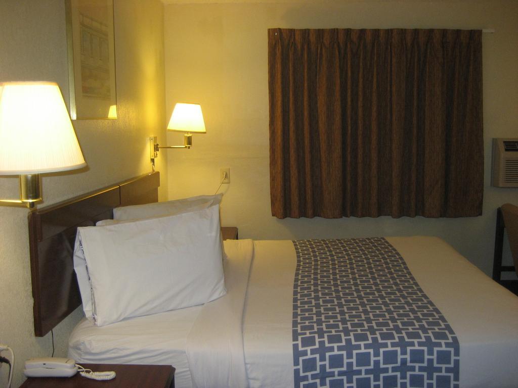 Motel The At
