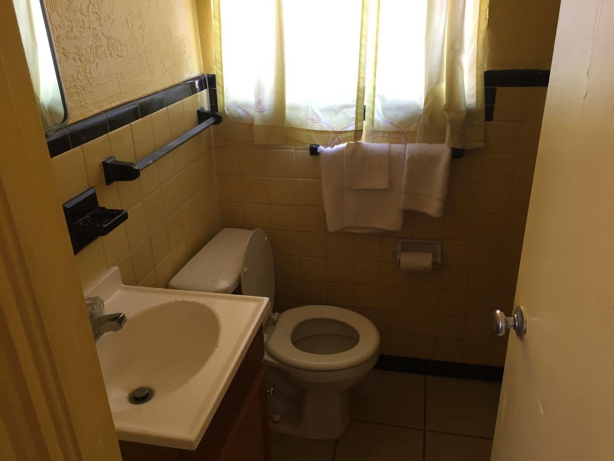 Twi Light Motel 2*