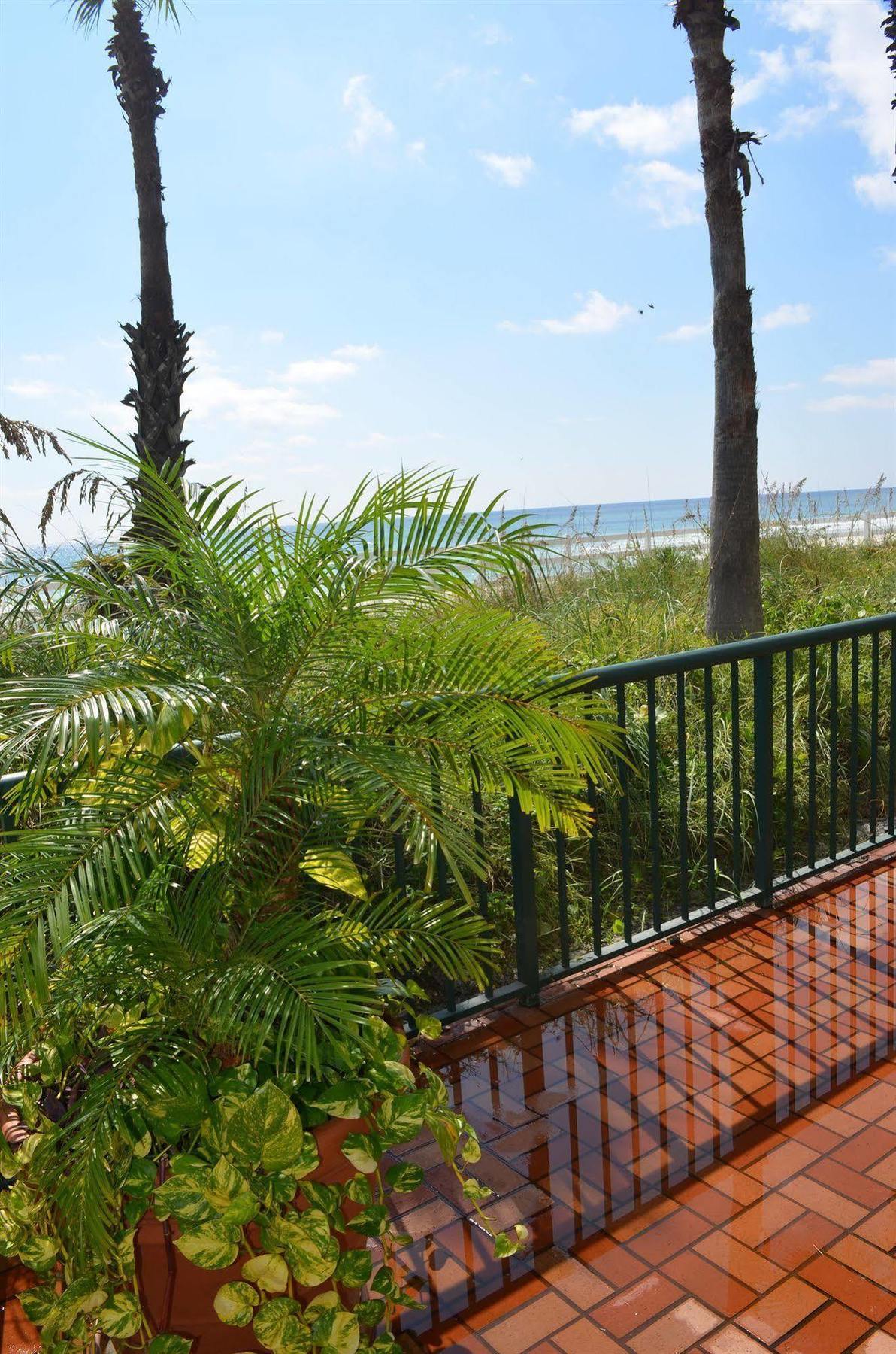 Casa Loma Panama - Beachfront Hotel