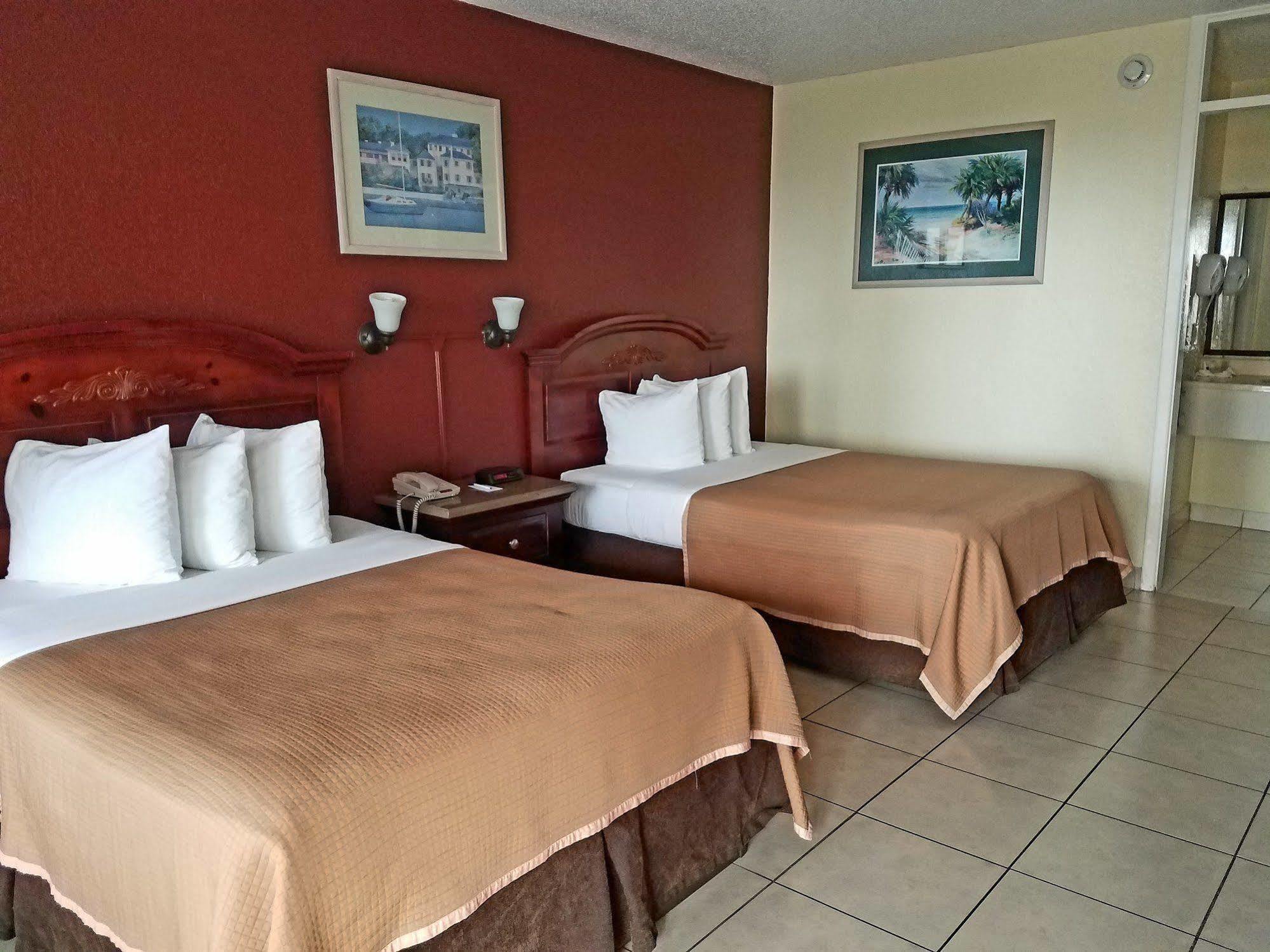 Clearwater Hotel 2*